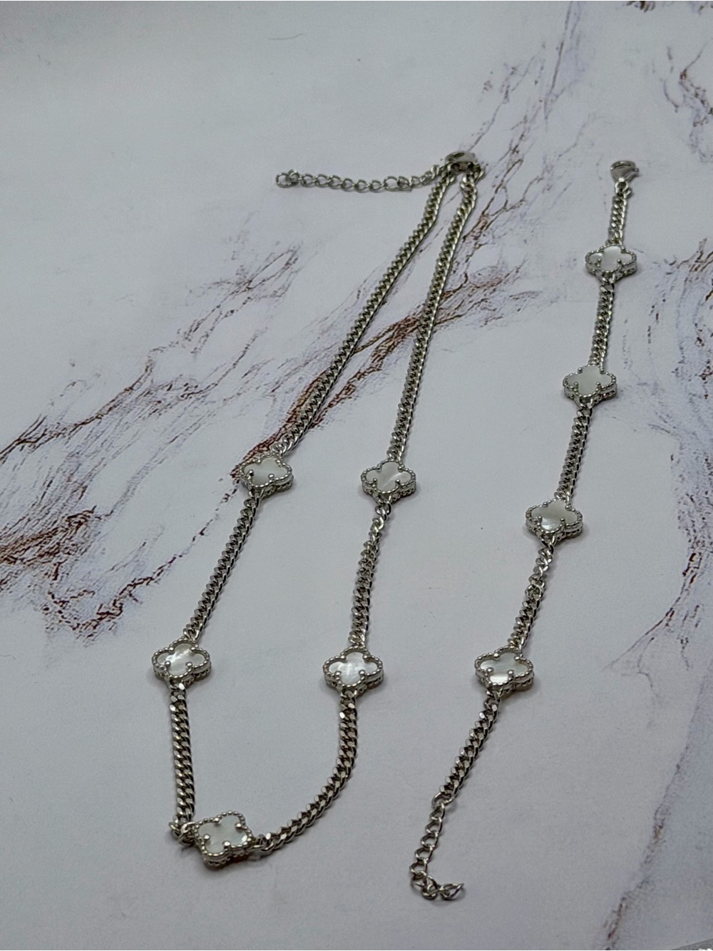 White Clover Motif Silver Necklace and Bracelet Set